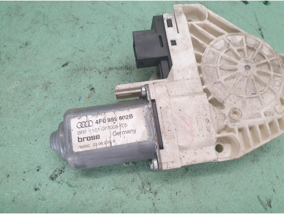 Предно дясно моторче за ел. стъкло за Audi A6 4F Предно дясно моторче за ел. стъкло за Audi A6 4F