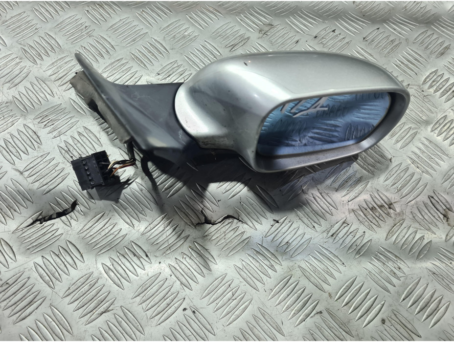 Предно дясно огледало за Audi A6 C5 2.4 i Automat Sedan