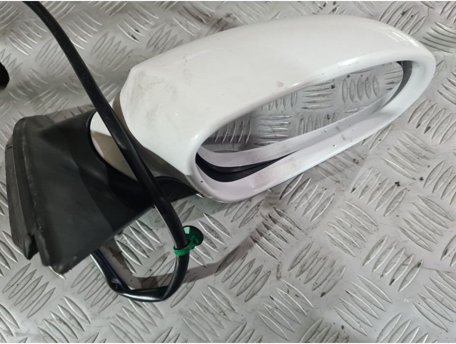 Предно дясно огледало с електрическо прибиране за VW Passat B6 2.0 TDI ВМР Предно дясно огледало с електрическо прибиране за VW Passat B6 2.0 TDI ВМР