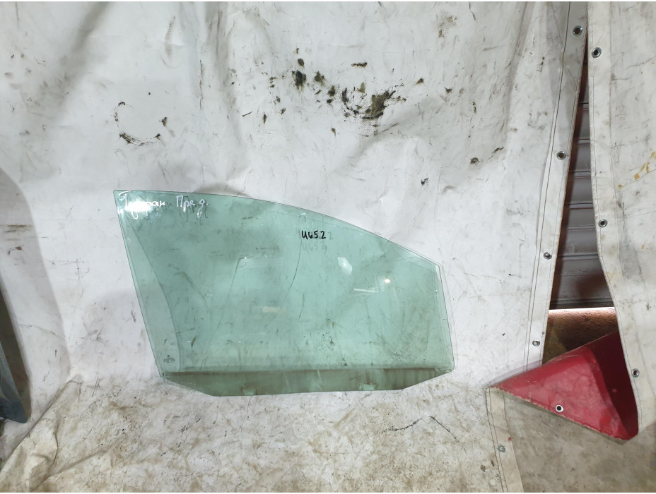 Предно дясно стъкло за VW Touran 1.9 TDI Предно дясно стъкло за VW Touran 1.9 TDI