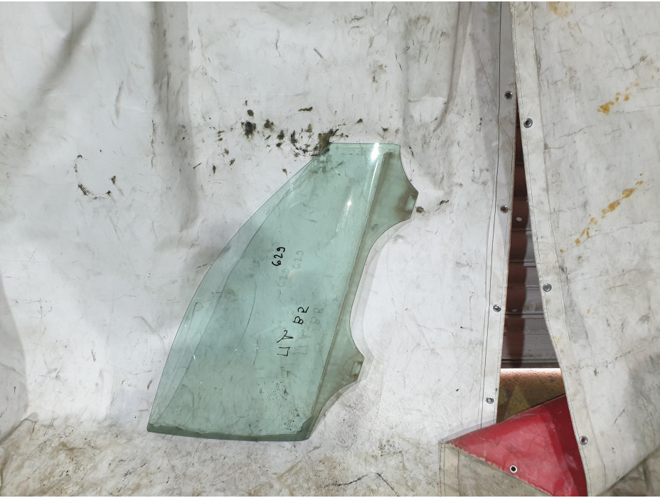 Предно дясно стъкло за Фолксваген Пасат Б5.5 комби / VW Passat B5.5  2.5 TDI