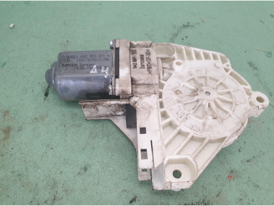 Предно ляво моторче за ел. стъкло за Audi A4 B8 Предно ляво моторче за ел. стъкло за Audi A4 B8