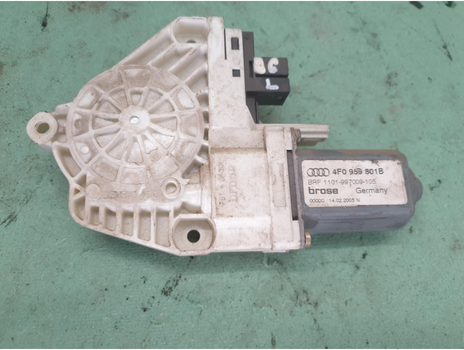 Предно ляво моторче за ел. стъкло за Audi A6 4F Предно ляво моторче за ел. стъкло за Audi A6 4F