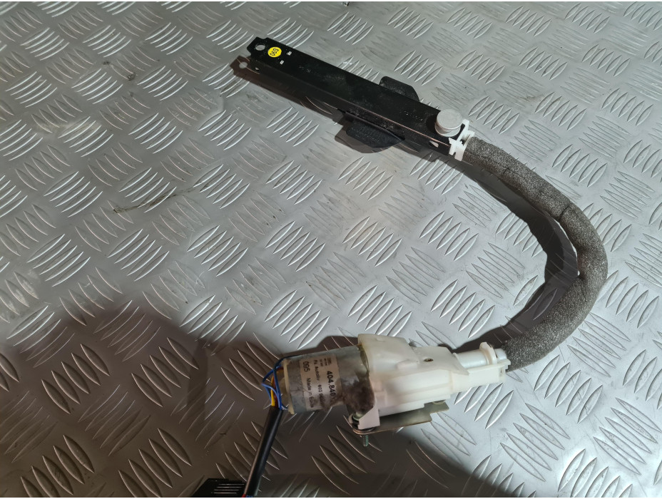 Предно ляво моторче за колан за Audi A8 D3 6.0 i