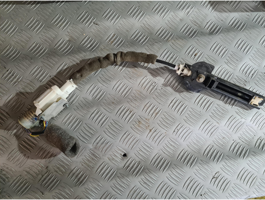 Предно ляво моторче за колан за Audi A8 D3 Предно ляво моторче за колан за Audi A8 D3