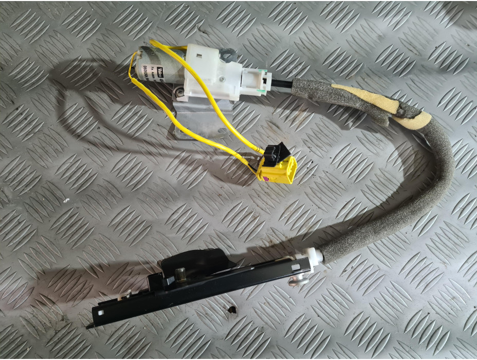 Предно ляво моторче за колан за VW Phaeton Предно ляво моторче за колан за VW Phaeton