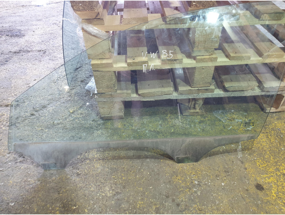 Предно ляво стъкло за VW Passat B5 1.8 T комби