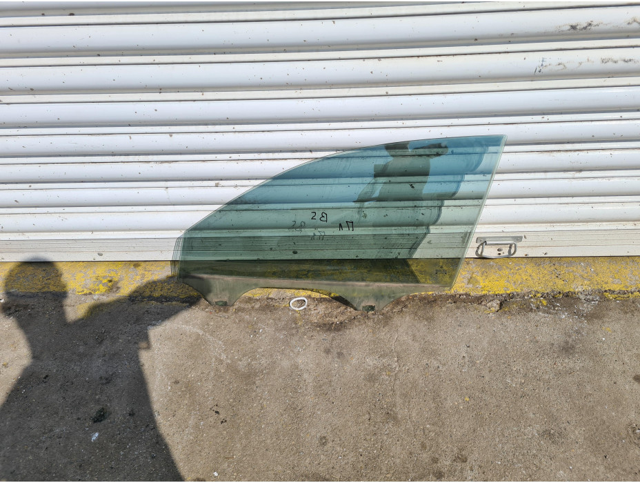 Предно ляво стъкло за VW Passat B5 2.5 TDi