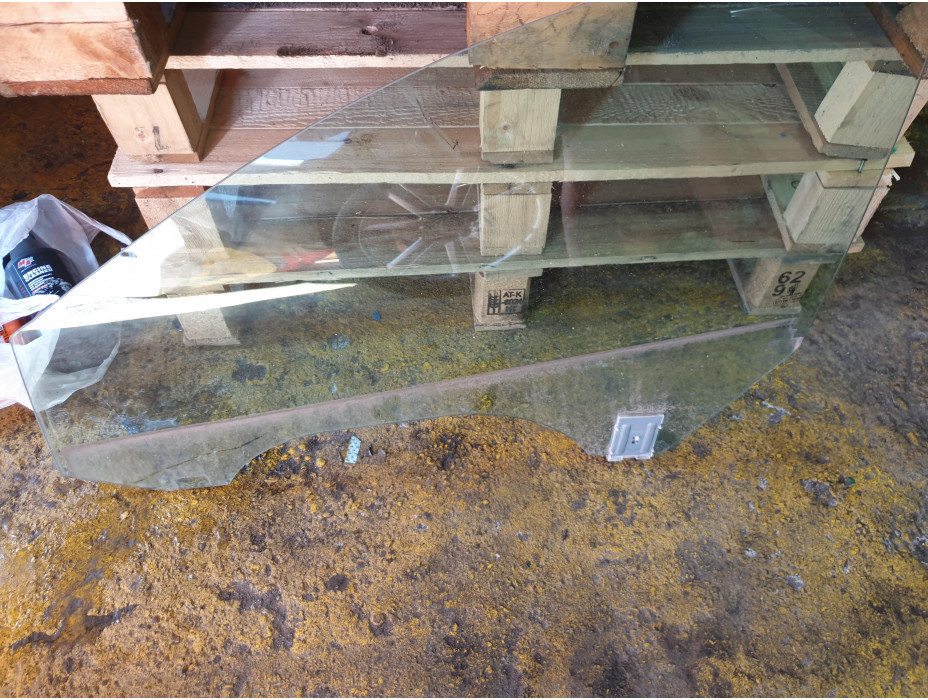 Предно ляво стъкло за VW Passat CC 2.0TSI