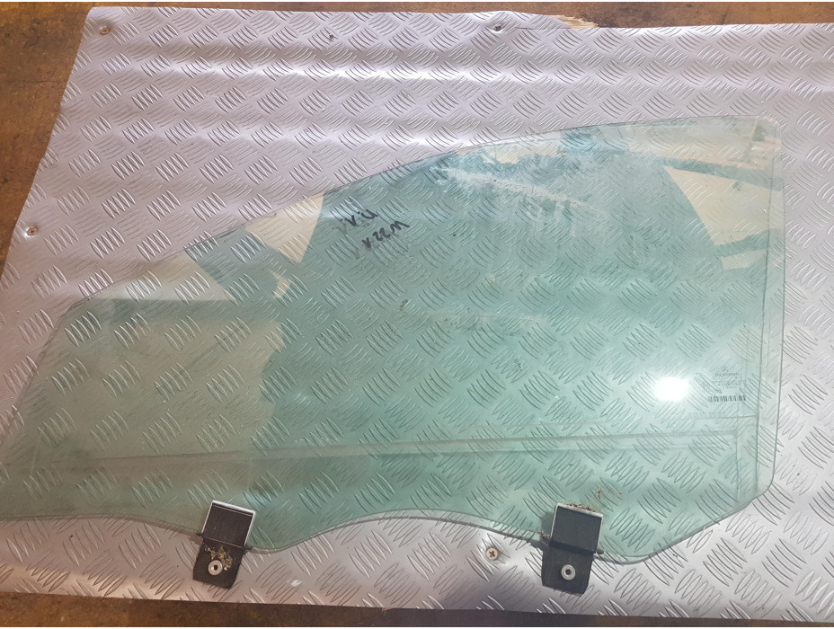 Предно ляво стъкло за Мерцедес Ес Класа W221 / Mercedes S Class W221