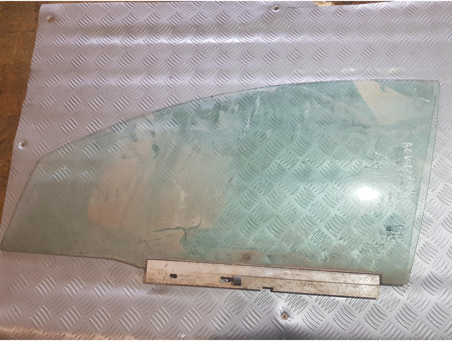 Предно ляво стъкло за Опел Вектра Ц Хечбек / Opel Vectra C Hatchback