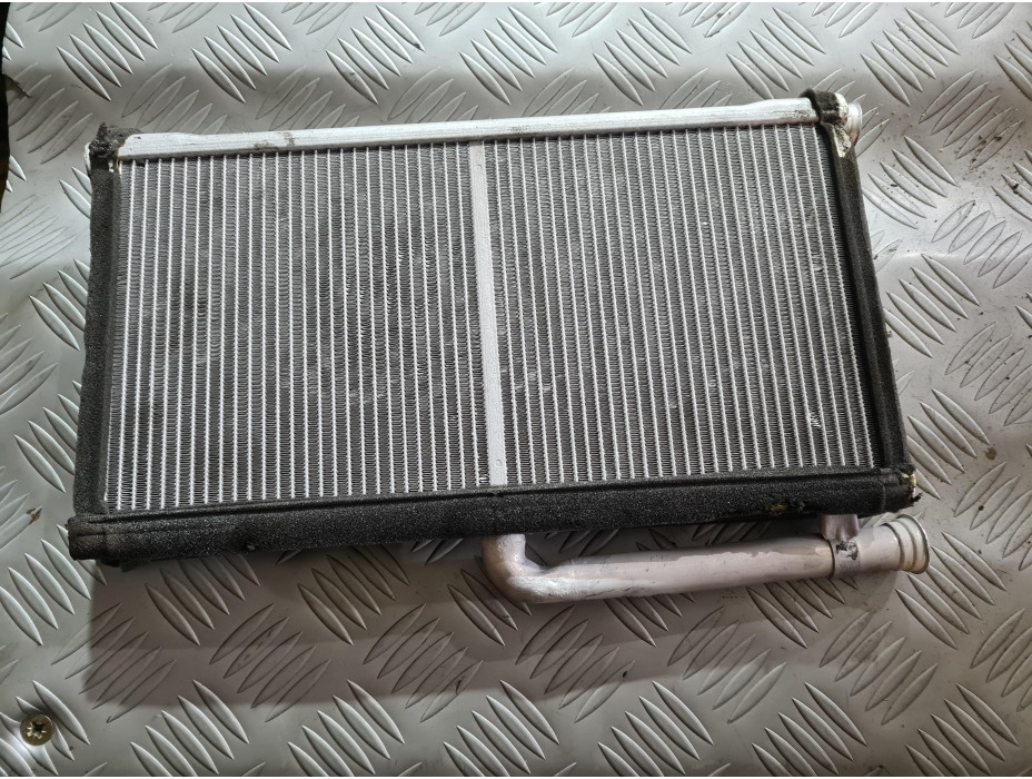Радиатор за парно за Audi A6 C6 3.2 FSI Quattro