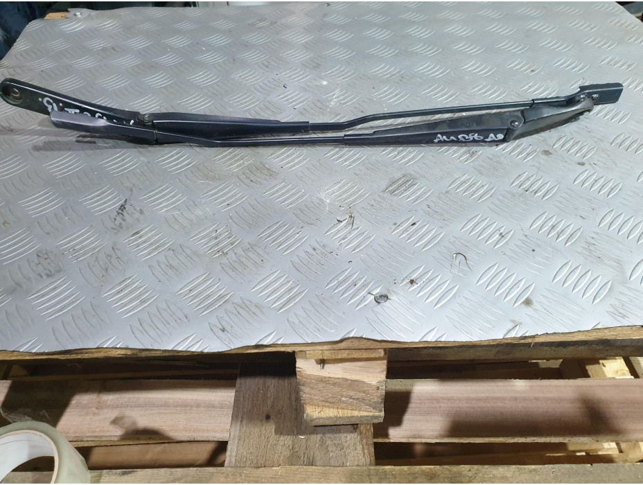 Рамена за чистачки за Ауди А4 Б8 / Audi A4 B8 2.0 TDI комби Рамена за чистачки за Ауди А4 Б8 / Audi A4 B8 2.0 TDI комби