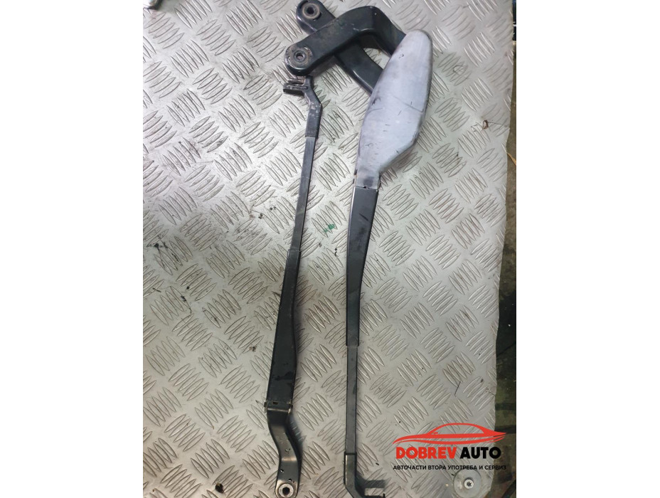 Рамене за чистачки (десен волан) за Mercedes CLS 500 W219 Рамене за чистачки (десен волан) за Mercedes CLS 500 W219