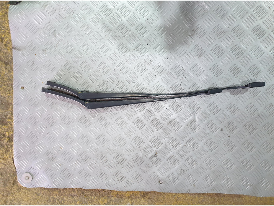 Рамене за чистачки за VW Passat B6 2.0 TDI Рамене за чистачки за VW Passat B6 2.0 TDI