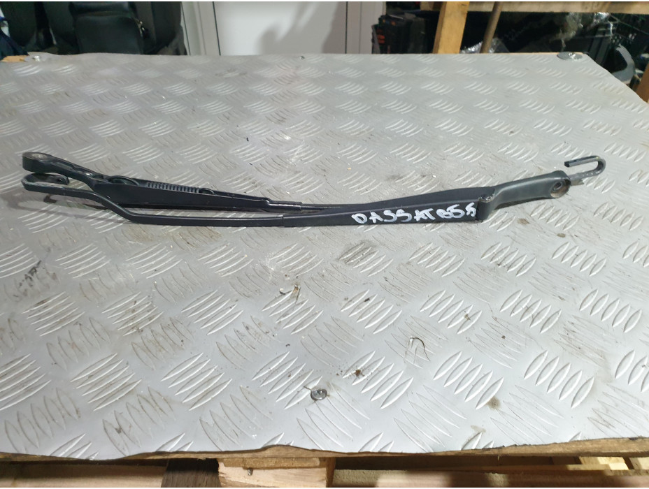 Рамене за чистачки за Фолксваген Пасат Б5.5 комби / VW Passat B5.5 2.5 TDI Рамене за чистачки за Фолксваген Пасат Б5.5 комби / VW Passat B5.5 2.5 TDI