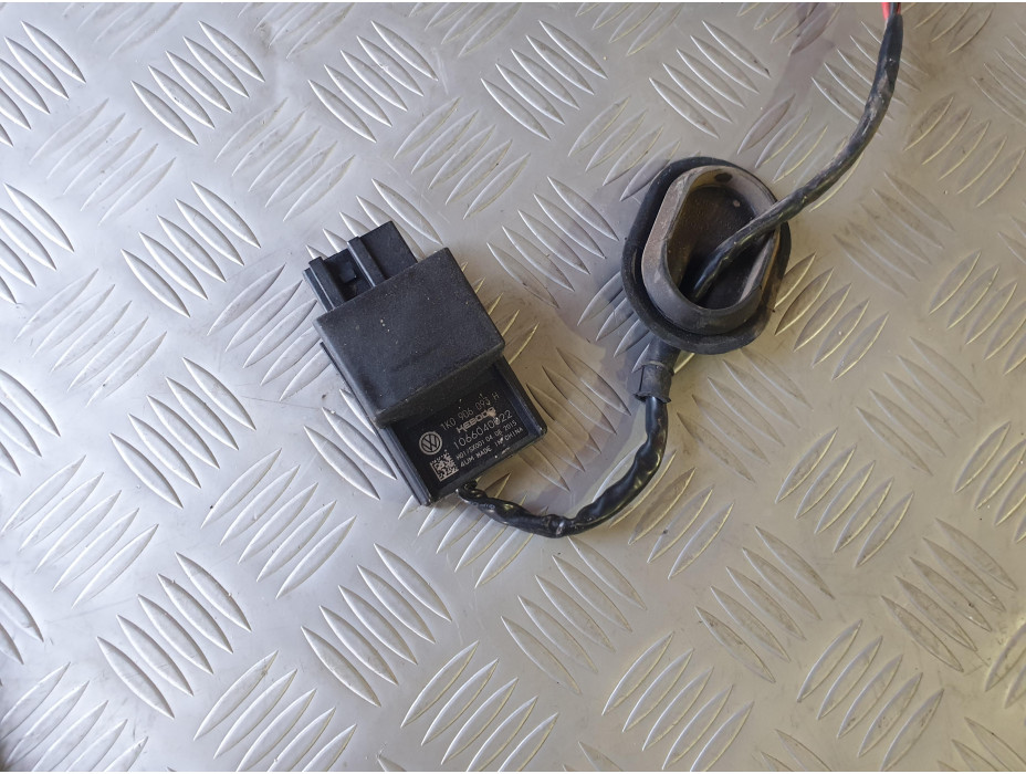 Реле за бензинова помпа в резервоара за VW Passat CC 2.0TSI Реле за бензинова помпа в резервоара за VW Passat CC 2.0TSI