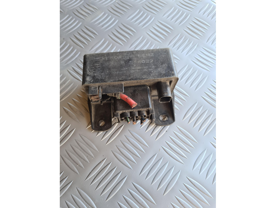 Реле за свещи за Mercedes E270 W211 Реле за свещи за Mercedes E270 W211