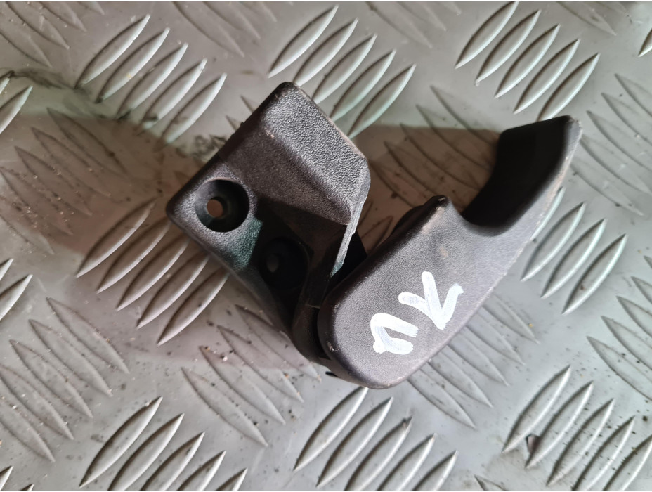 Ръчка за отваряне на преден капак на Audi A3 8P Hatchback Ръчка за отваряне на преден капак на Audi A3 8P Hatchback