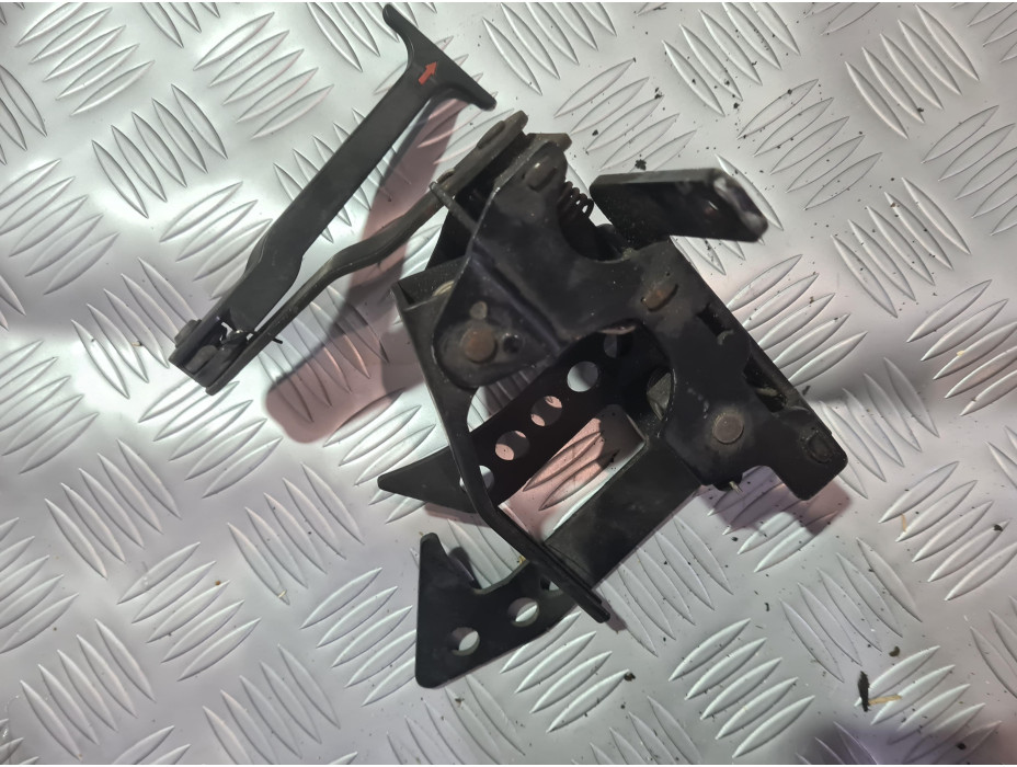 Ръчка за отваряне на преден капак на Mercedes S Class W221