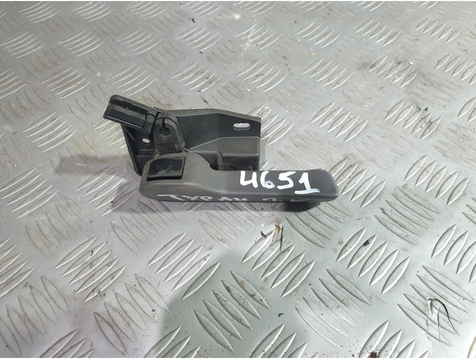 Ръчка за преден капак за VW Touran 1.9 TDI Ръчка за преден капак за VW Touran 1.9 TDI