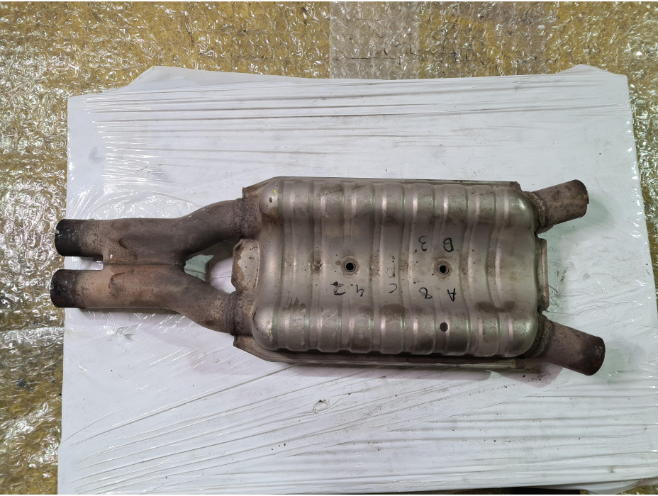 Среден ауспух за Ауди А8 Д3 / Audi A8 D3 4.2 i 335к.с. Среден ауспух за Ауди А8 Д3 / Audi A8 D3 4.2 i 335к.с.