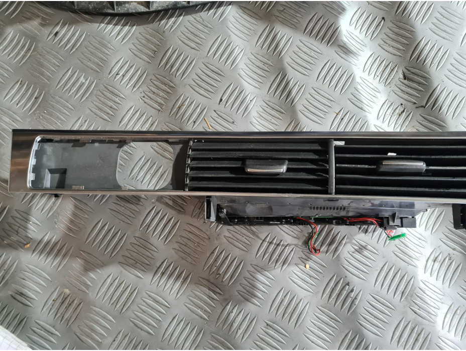 Средна духалка за парно за Audi A6 C6 3.2 FSI Quattro Средна духалка за парно за Audi A6 C6 3.2 FSI Quattro