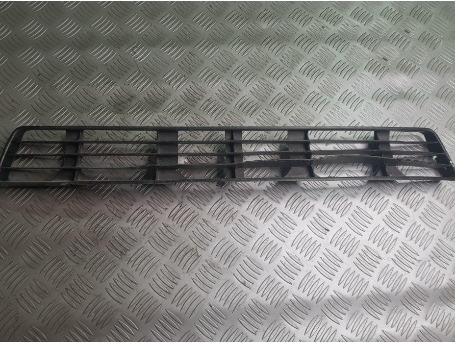 Средна решетка в бронята за Audi A4 B5