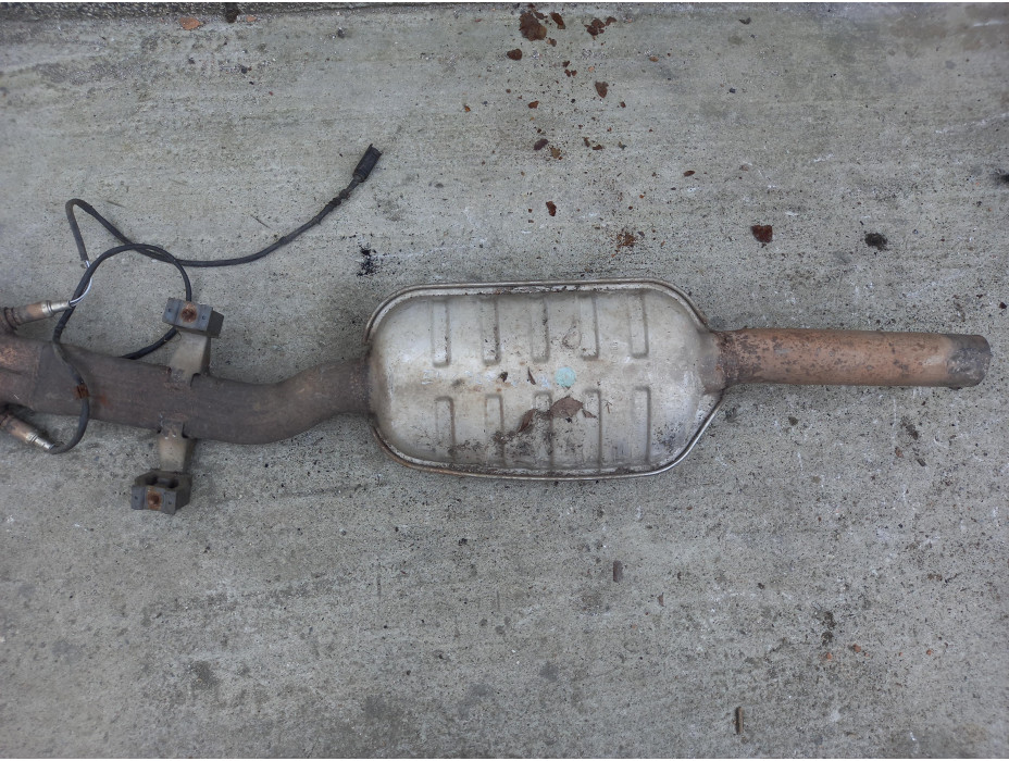 Средно гърне за BMW 3 Серия E 46 323 Купе