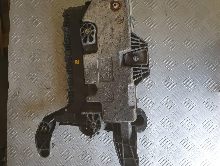 Стойка за акумулатор за VW Passat CC 2.0TSI Стойка за акумулатор за VW Passat CC 2.0TSI