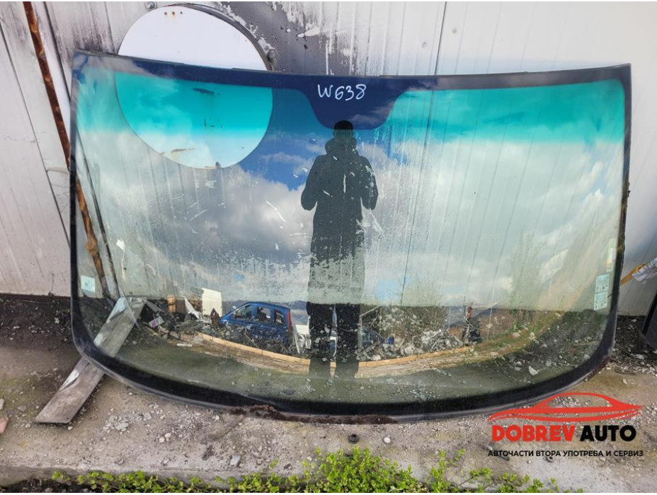 Стъкло (предно) за Mercedes Vito W638