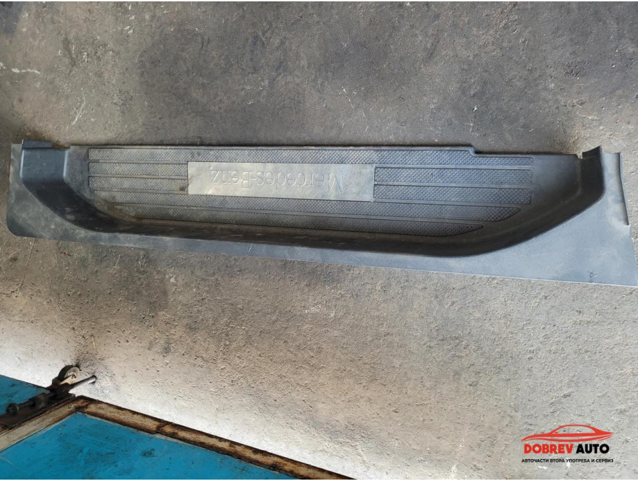 Стъпало (задно ляво) за Mercedes Viano W639