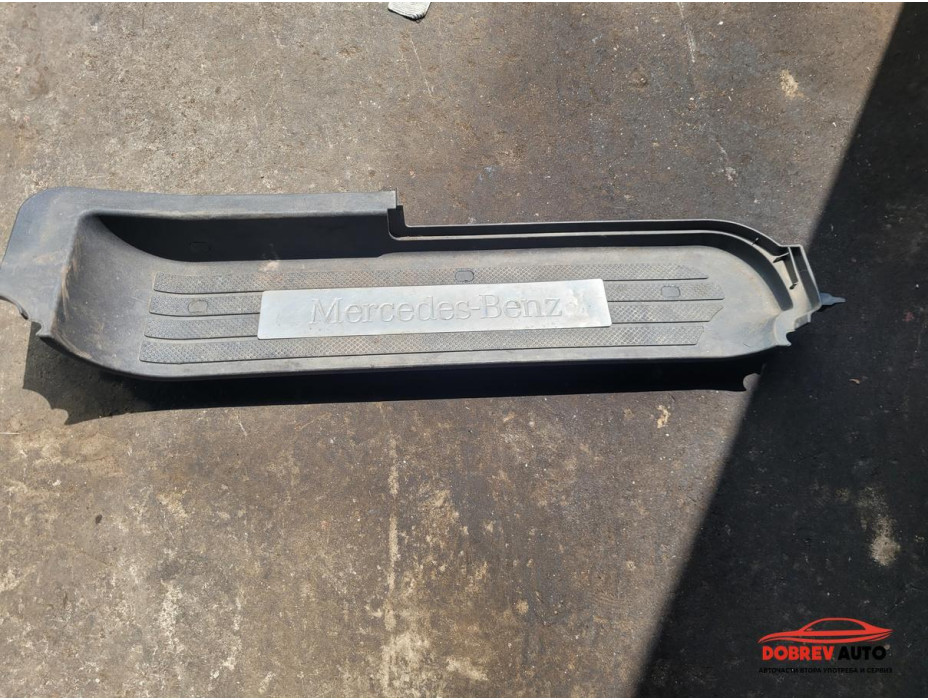Стъпало (предно дясно) за Mercedes Viano W639 Стъпало (предно дясно) за Mercedes Viano W639