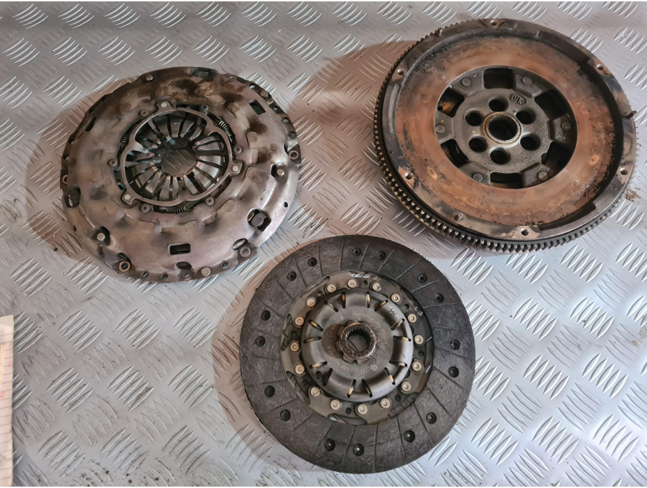 Съединител комплект за Volkswagen Passat B7 2.0TDI 140кс Съединител комплект за Volkswagen Passat B7 2.0TDI 140кс