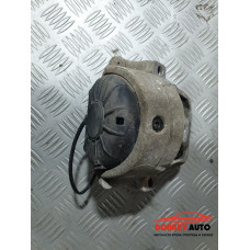 Тампон двигател (ляв) за Audi A5 8T 2.0 TDI Тампон двигател (ляв) за Audi A5 8T 2.0 TDI