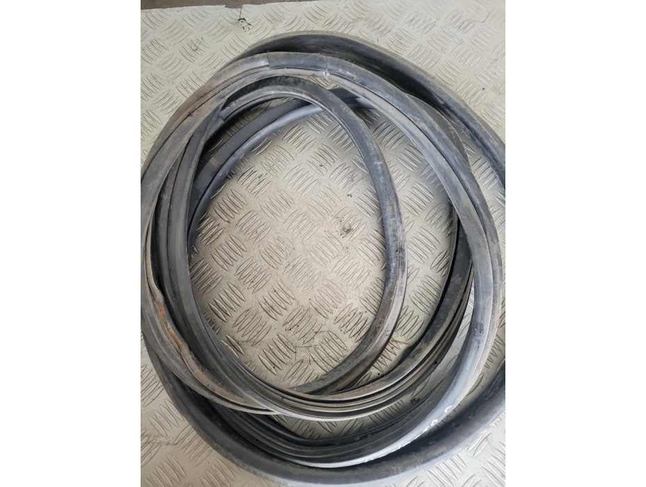 Уплътнение врата (предна дясна) за Mercedes Viano W639 Уплътнение врата (предна дясна) за Mercedes Viano W639