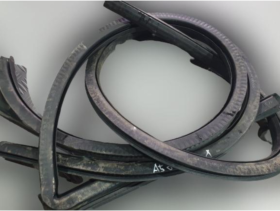 Уплътнение за предна лява врата за Audi A5 8T 2.7TDI Уплътнение за предна лява врата за Audi A5 8T 2.7TDI