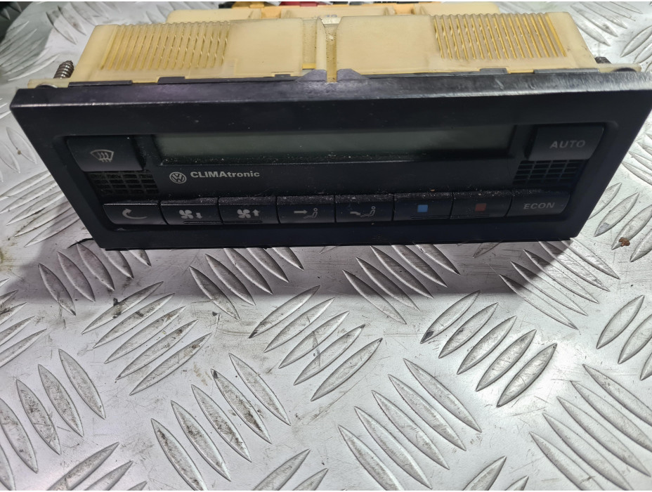 Управление за климатроник за VW Passat B5 2.5 TDI Управление за климатроник за VW Passat B5 2.5 TDI