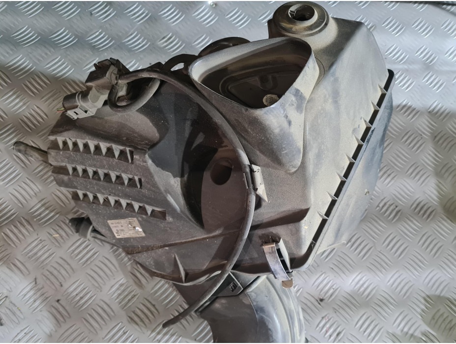 Филтърна кутия за Audi A6 C6 2.7 TDI Quattro Филтърна кутия за Audi A6 C6 2.7 TDI Quattro