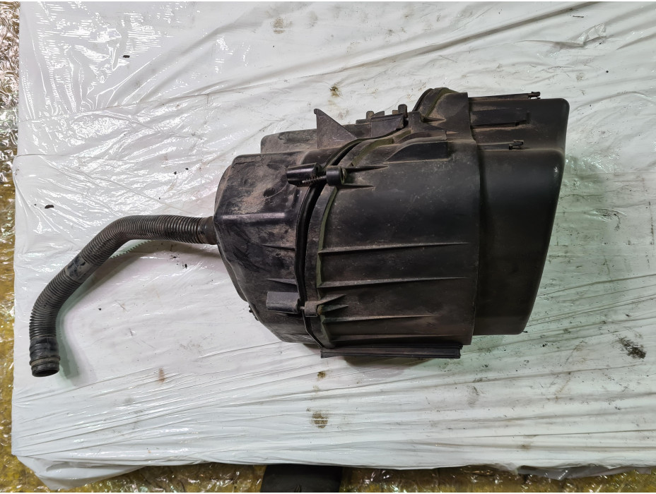 Филтърна кутия за Ауди А8 Д3 / Audi A8 D3 4.2 i 335к.с. Филтърна кутия за Ауди А8 Д3 / Audi A8 D3 4.2 i 335к.с.